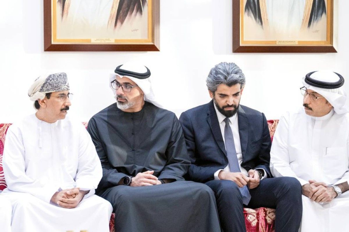 خالد بن محمد يعزي في وفاة فاطمة المنصوري وعلي سالم البيض