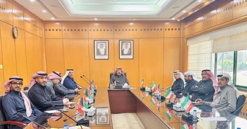 الحاي مجتمعاً مع ممثلي البلدية ومسؤولي الهيئة