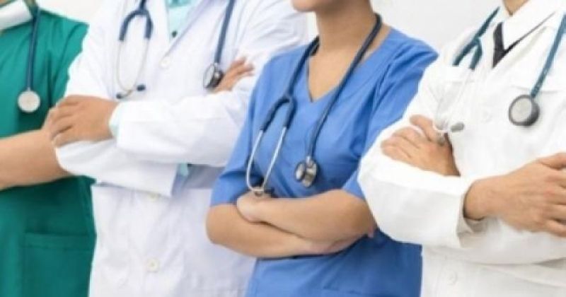 «الصحة» تعتمد لائحة ضوابط توحيد المظهر العام والزي الرسمي والمهني في القطاعين الحكومي والأهلي