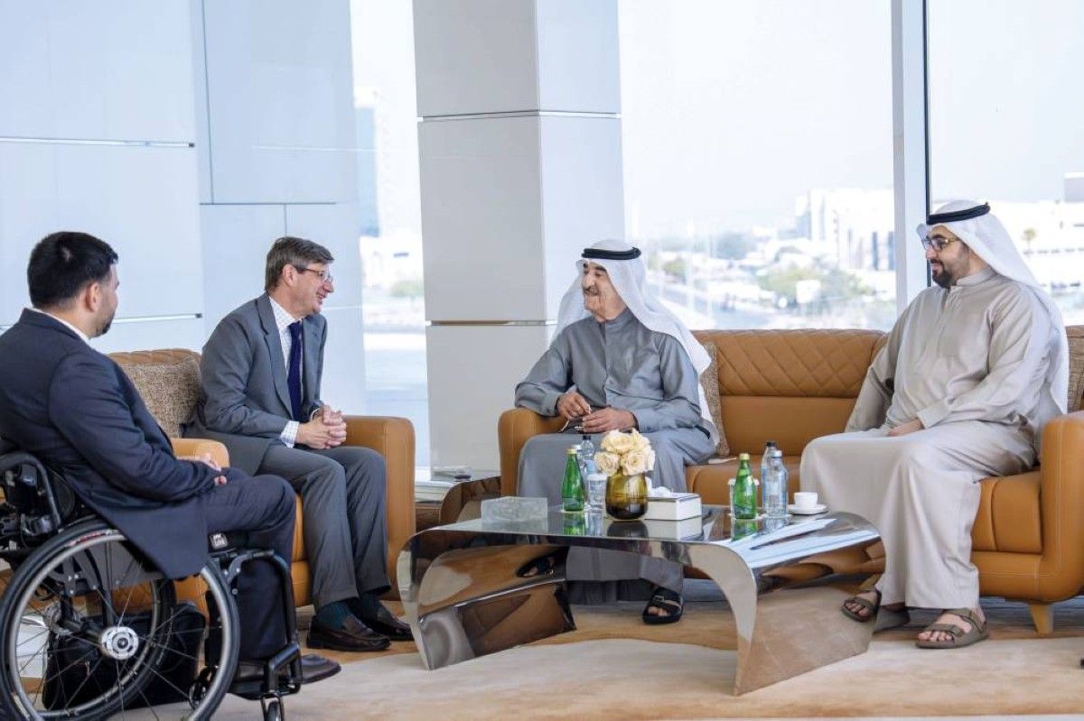 حاكم أم القيوين يبحث مع السفير الفرنسي تعزيز علاقات التعاون