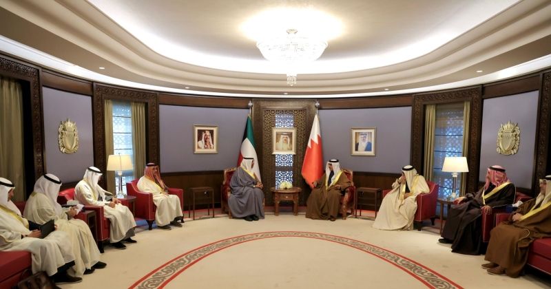 وزير الخارجية يلتقي وزير الداخلية بمملكة البحرين