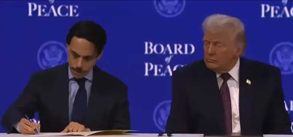 وزير الخارجية السعودي يوقع ميثاق الانضمام لمجلس السلام في غزة - [فيديو]