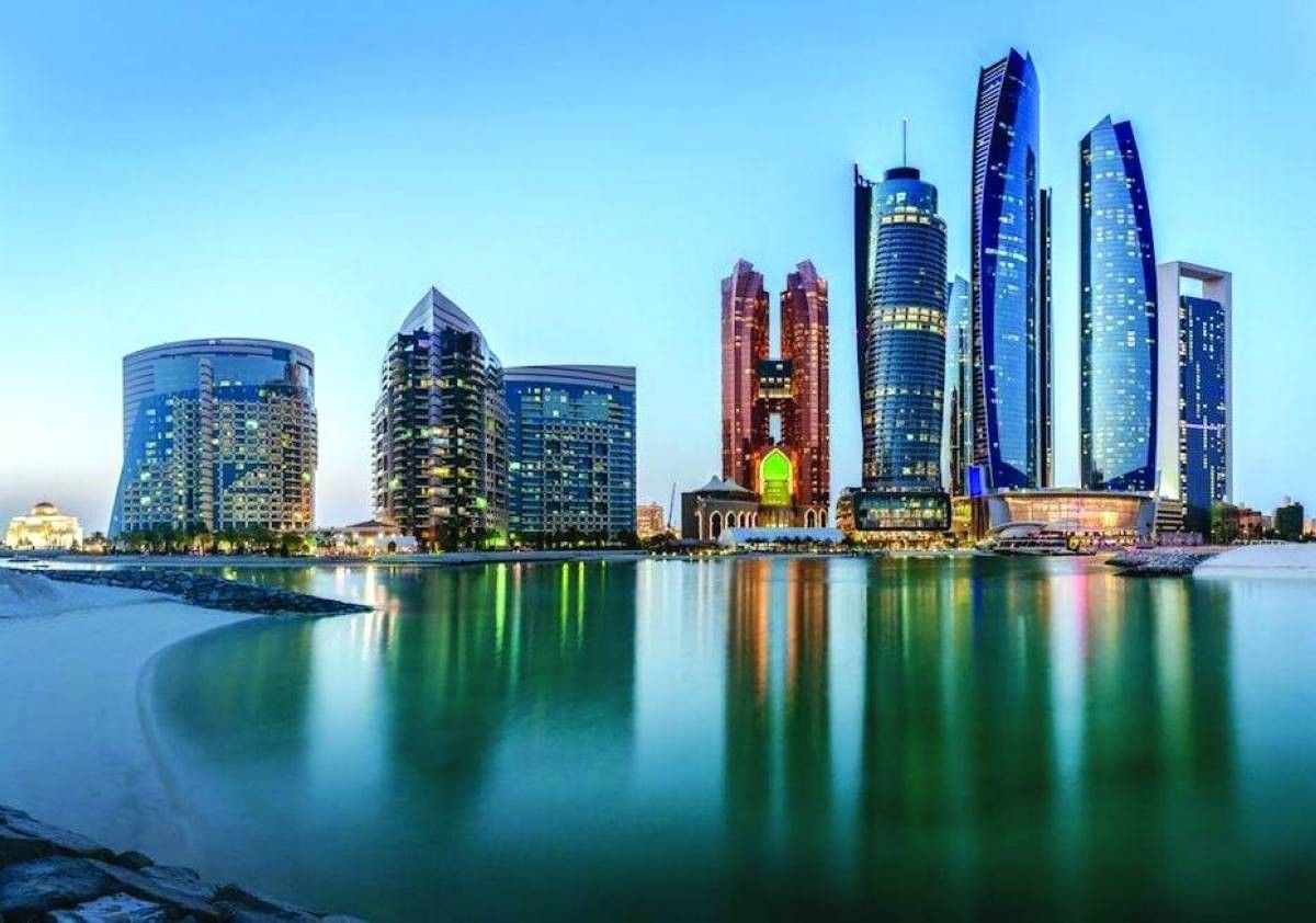 «إس آند بي»: الاحتياطيات و«التنويع» تدعم قوة اقتصاد الإمارات