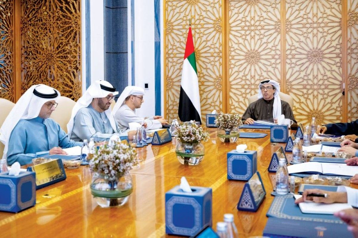 منصور بن زايد يترأس اجتماع اللجنة العليا لـ«الماء والكهرباء» بأبوظبي