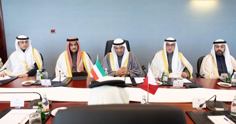 الكويت والبحرين: تطوير الشراكة في المجالات الاقتصادية والاستثمارية والأمنية والتنموية