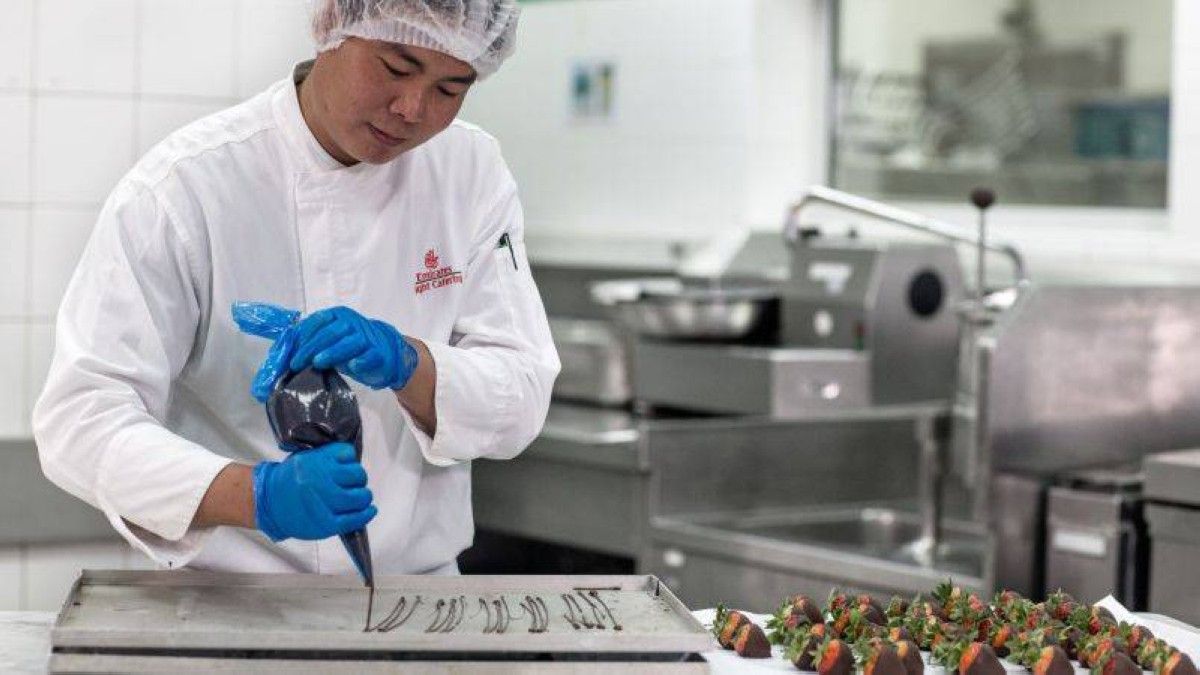 «الإمارات لتموين الطائرات» تتوسّع في خدمات الطعام التجارية