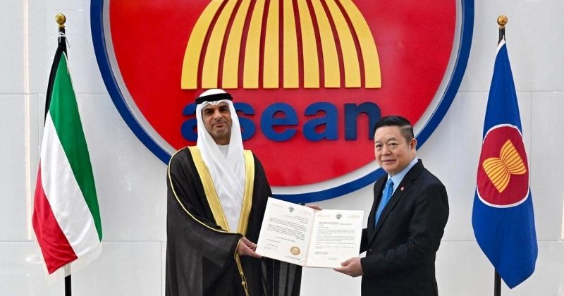 السفير الياسين يقدم أوراق اعتماده إلى الأمين العام لرابطة «آسيان»
