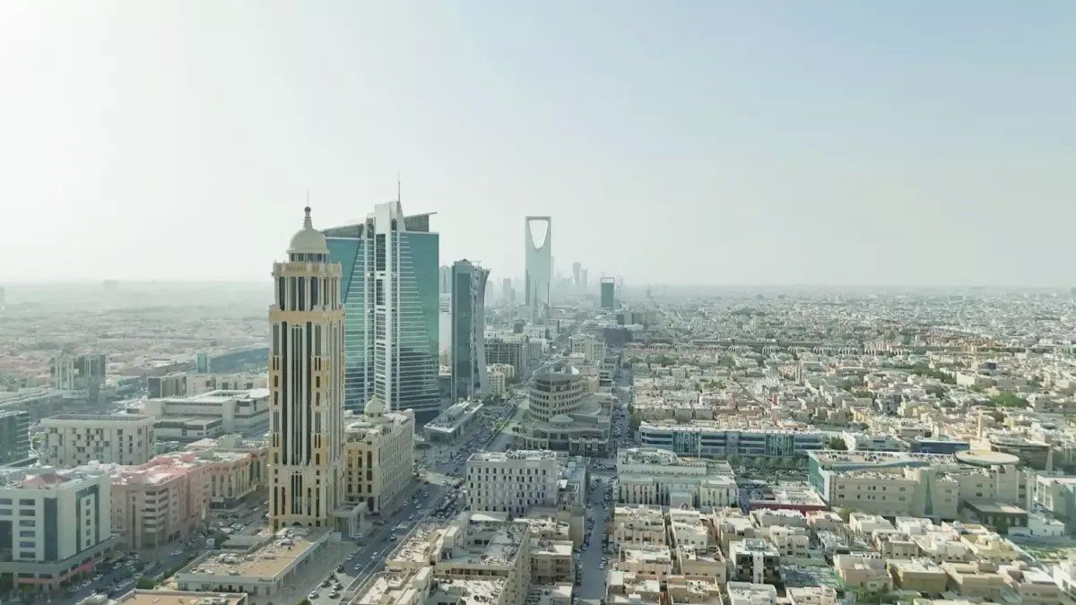 رسمياً: السعودية تفتح أبوابها للأجانب لشراء العقارات... قرار تاريخي يغير خريطة الاستثمار العالمي!