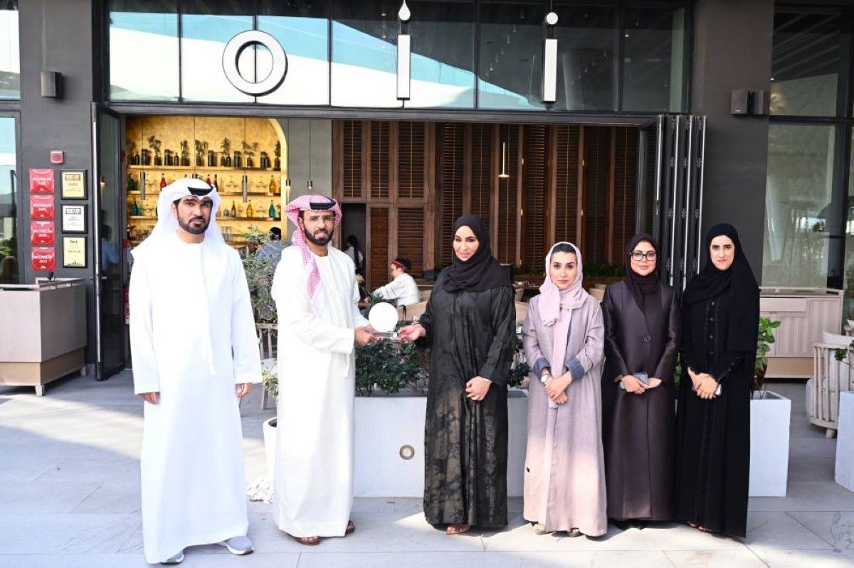 مركز محمد بن راشد لاستشارات الوقف يمنح مطعم «أووي» علامة دبي للوقف