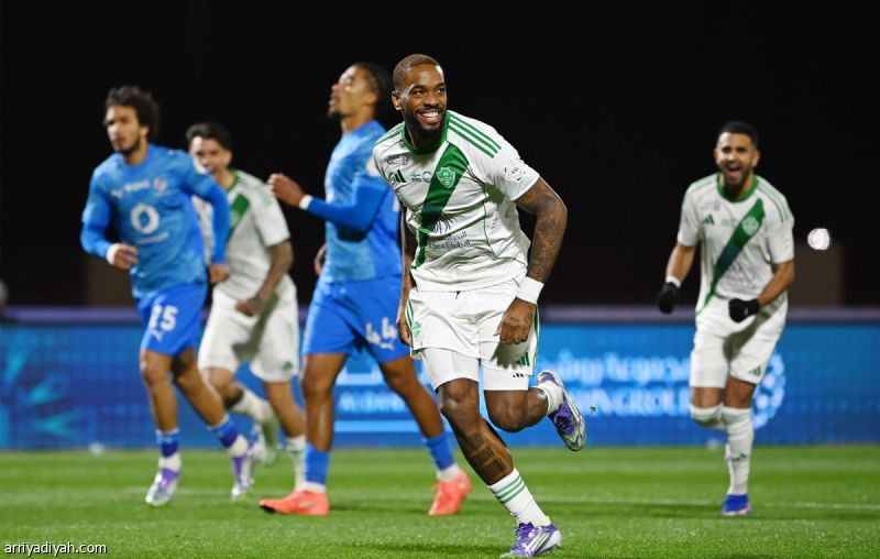 بثلاثية أمام نيوم.. الأهلي يلامس الرقم التاريخي