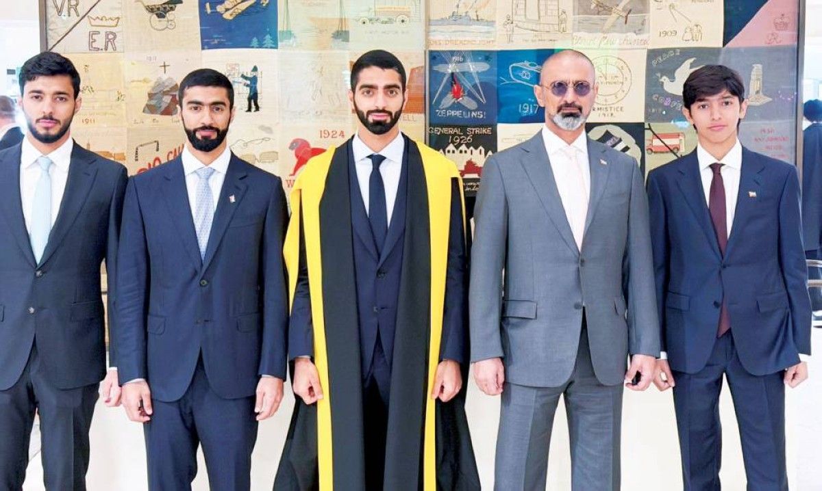 ولي عهد عجمان يشهد حفل نيل حميد بن عمار الماجستير