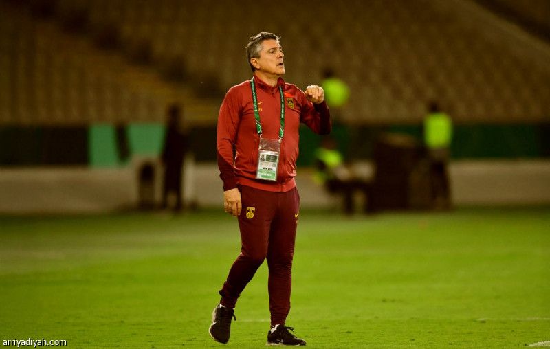 بوتشي.. صلابة دفاعية.. وحلم آسيوي