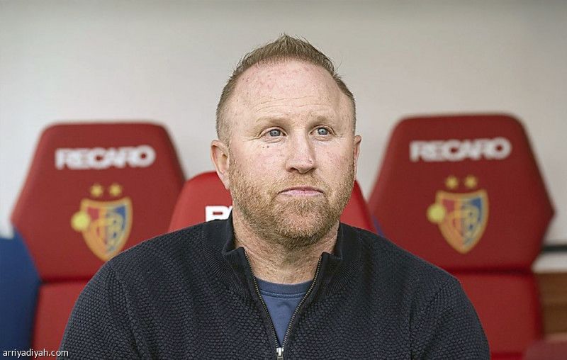 قبل الإقصاء الأوروبي.. بازل يراجع حساباته ويقيل المدرب