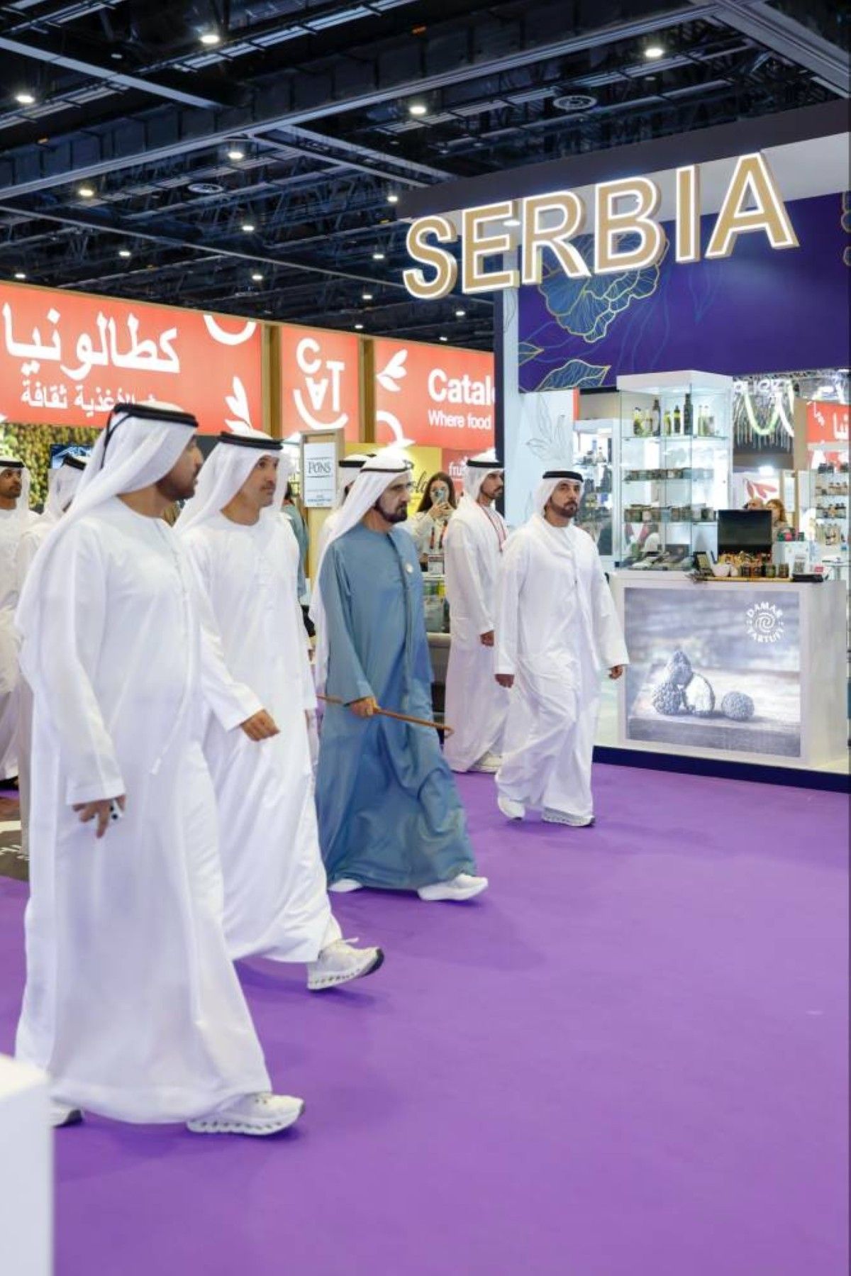 محمد بن راشد: الإمارات كانت وستبقى محور التجارة بين الشرق والغرب