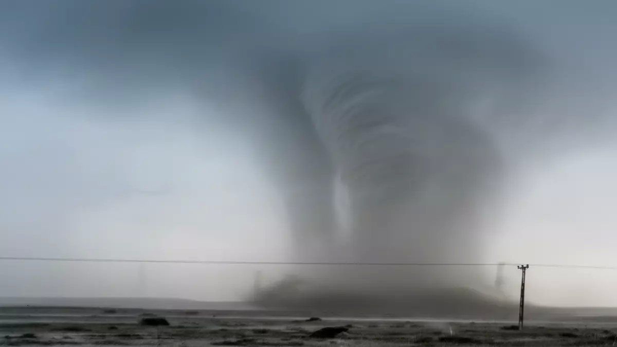 رسمياً: إعصار قمعي يضرب أملج ويدمر المنازل والمزارع... والأرصاد تكشف السبب الصادم!