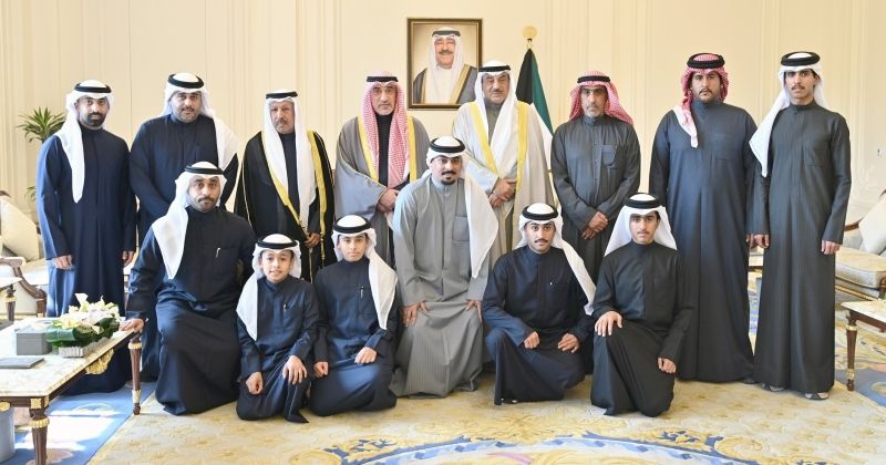 سمو ولي العهد يستقبل أهالي شهيدي الواجب: الخمسان والهاجري قدما مثالاً يحتذى به للأجيال