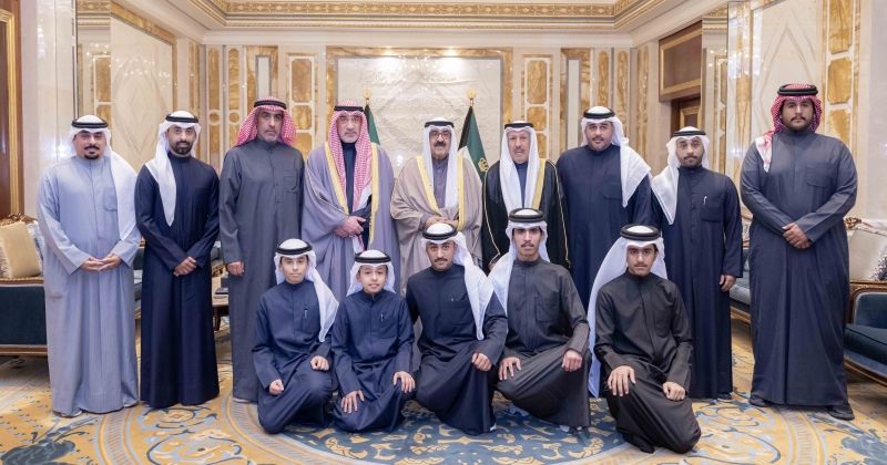 سمو الأمير يستقبل أهالي الخمسان والهاجري: بطولات ودور فعال لشهيدي الواجب خلال مسيرتهما