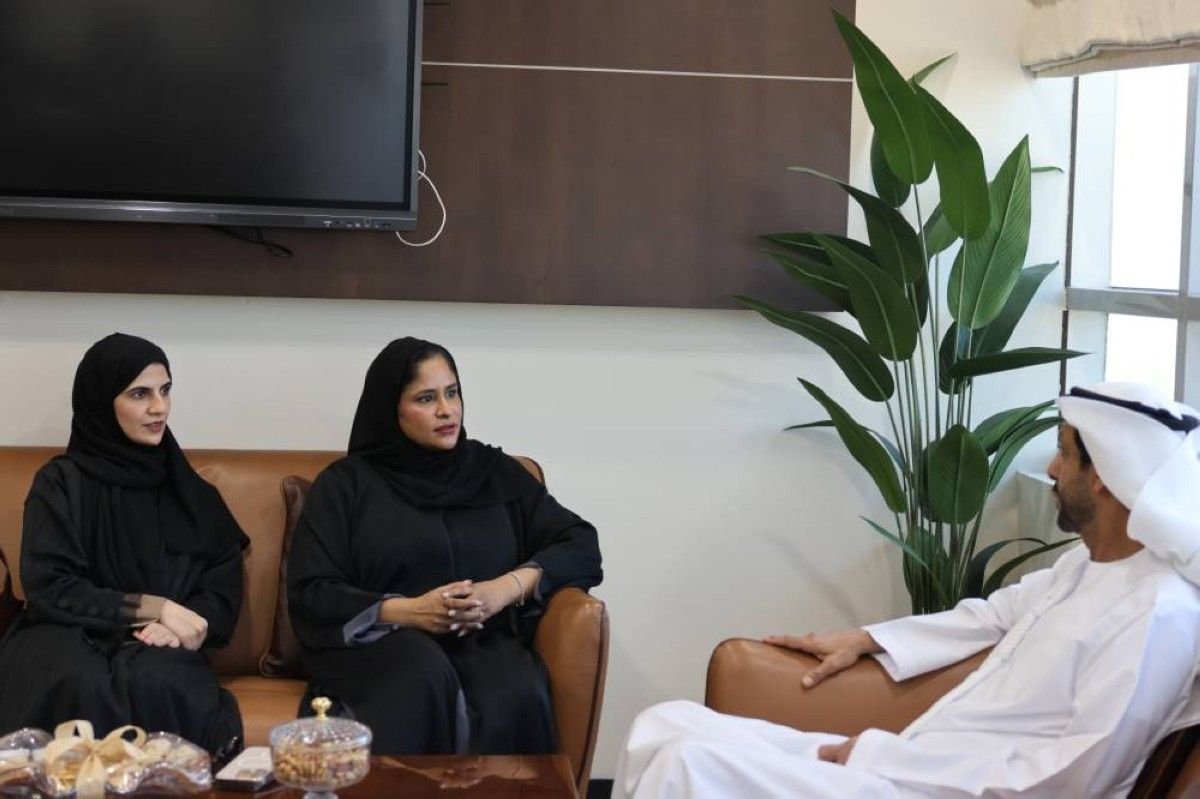 «الموارد البشرية» في رأس الخيمة تبحث تنمية الكوادر الوطنية مع الجهات الحكومية