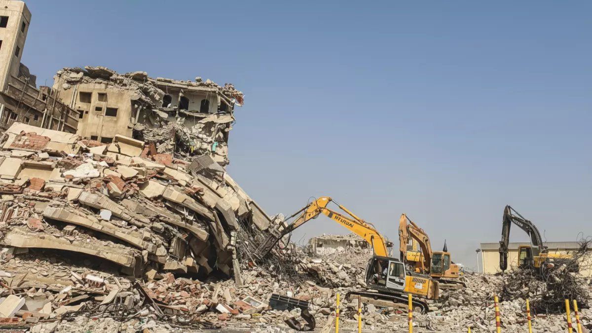 رسمياً: أمانة جدة تبدأ حملة هدم واسعة لـ 1011 مبنى خطر في الرويس - السكان ملزمون بالإخلاء فوراً!