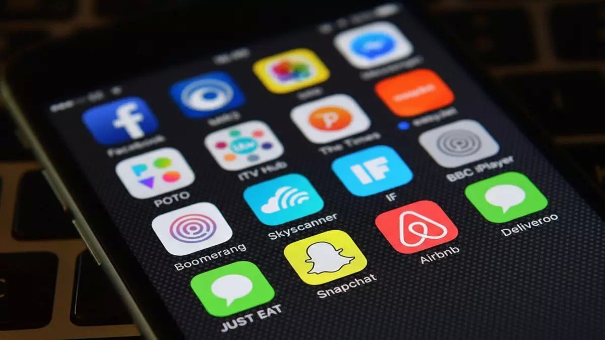 رسمياً: تطبيقات مراسلة مخترقة تخترق هاتفك وتسرق صورك ورسائلك… الخبراء يحذرون من 12 تطبيقاً خطيراً موجوداً في جوالك الآن!