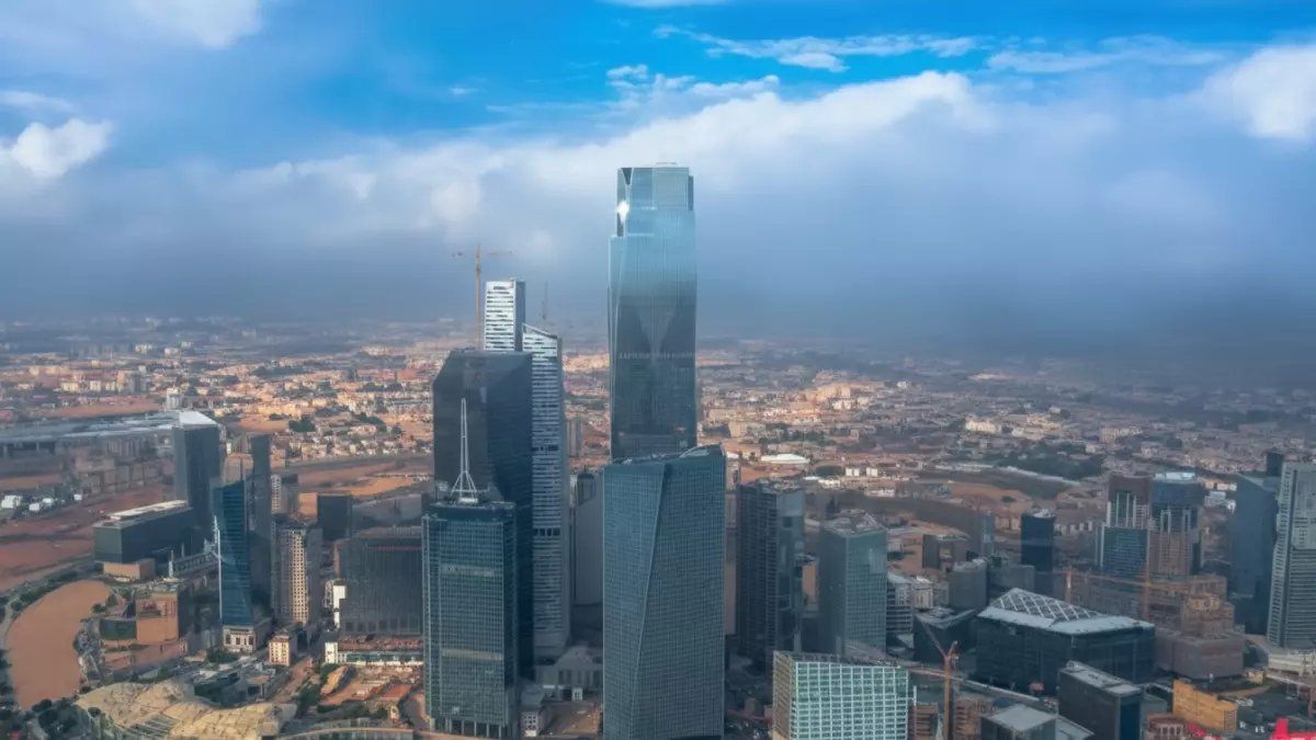 رسمياً: عاصفة جوية شاملة تضرب 8 مناطق بالمملكة... برد ورياح عاتية تهدد الرؤية!