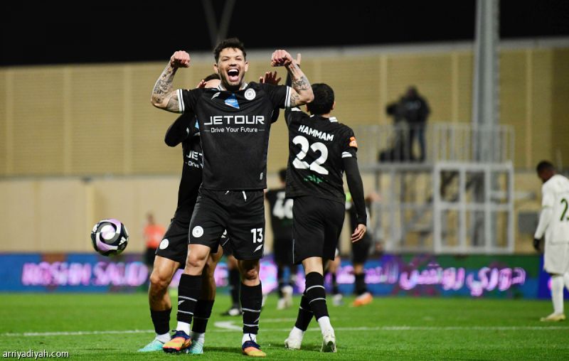 الشباب يضرب برباعية.. ويواصل سلسلة الانتصارات