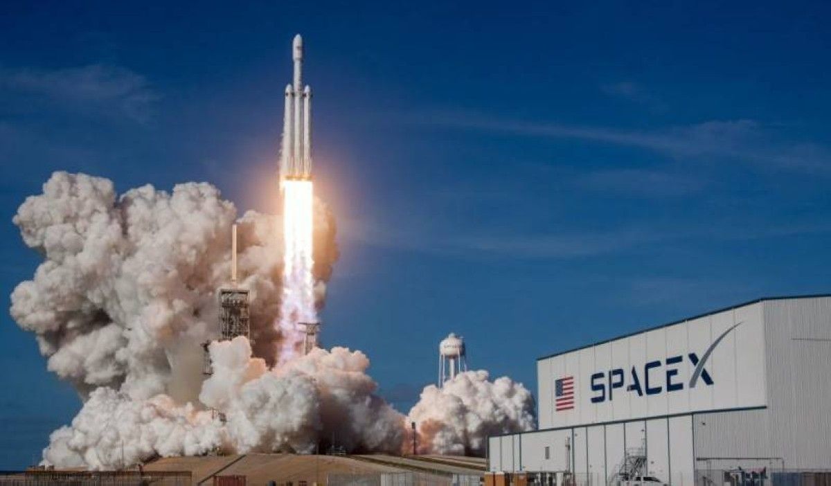 ماسك يتطلع لطرح أسهم شركته "سبايس إكس" للاكتتاب العام