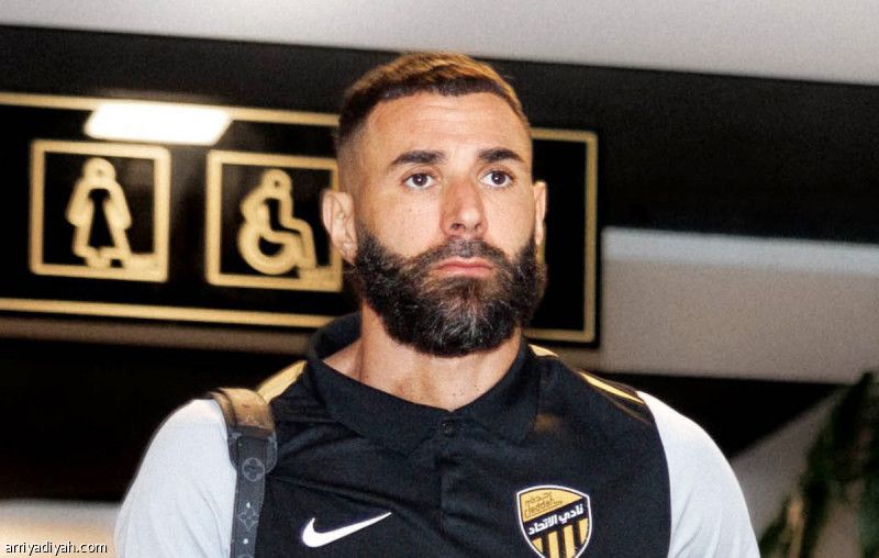 «ليكيب»: بنزيما مستاء بعد اجتماع التجديد