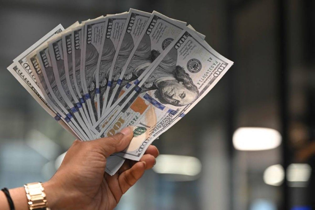 الدولار يتجه لخسارة أسبوعية مع تصاعد التوتر العالمي