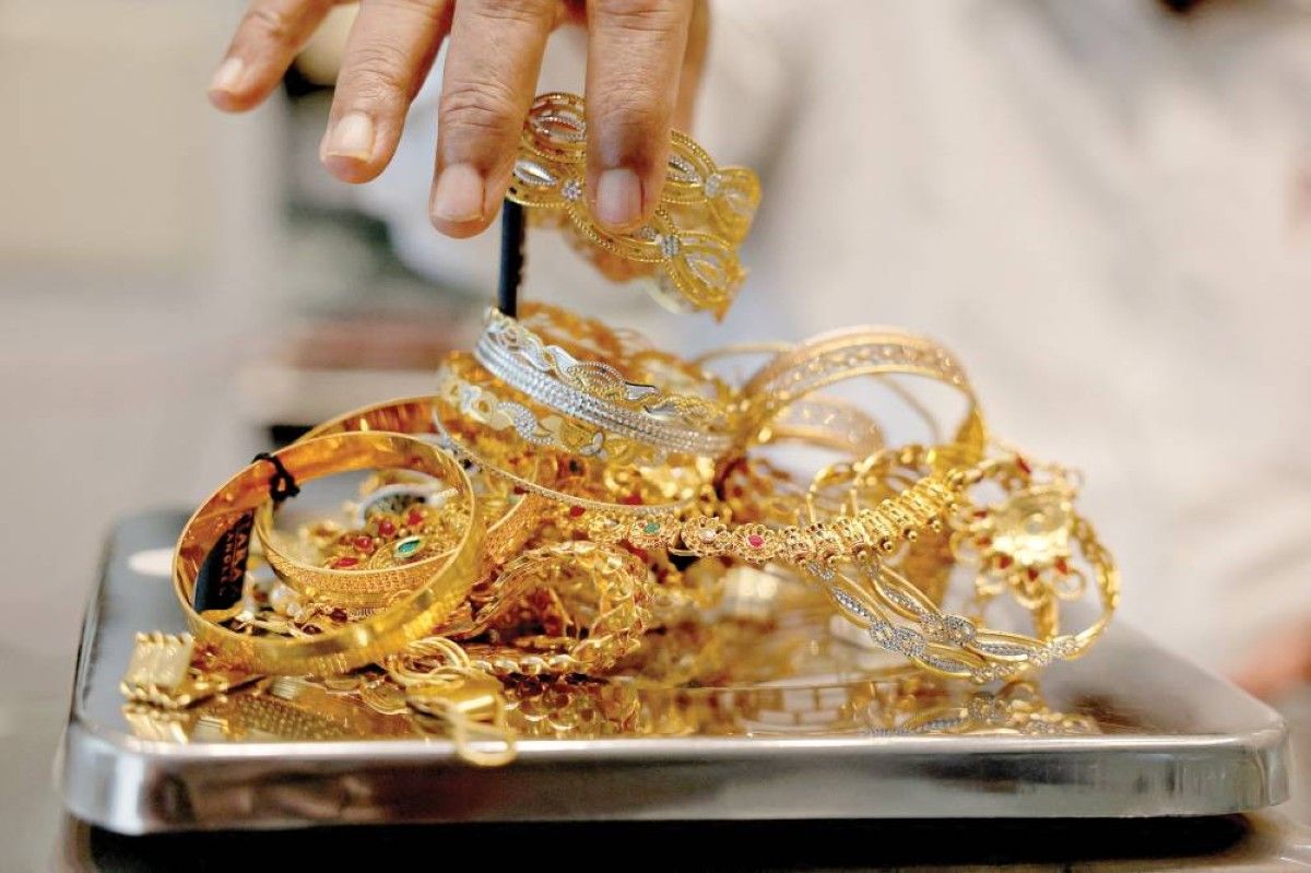 تراجع الذهب والفضة من ذروة قياسية