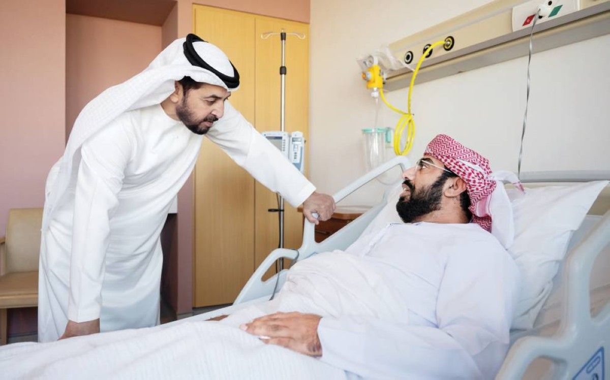 حمدان بن زايد يطمئن على صحة مبارك المنصوري ووديمة المزروعي