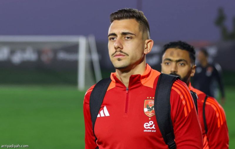 الأهلي يعير جراديشار إلى أويبيشت