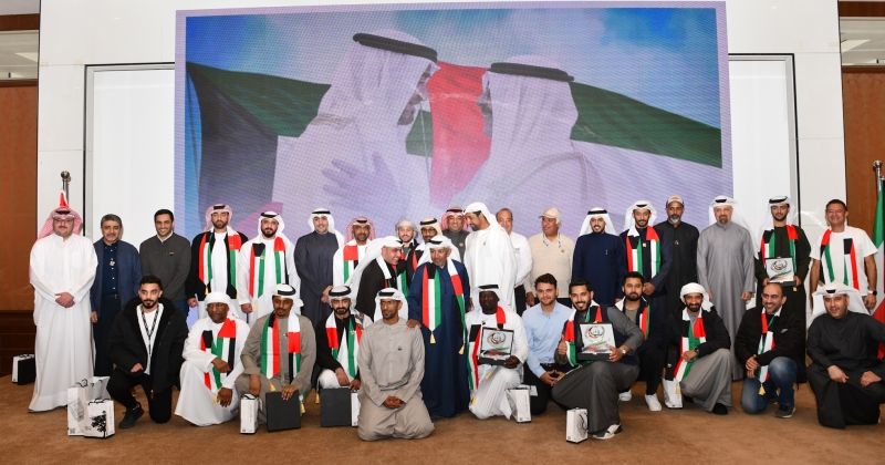 «الرياضات الجوية» الكويتي و«الجزيرة للطيران» الإماراتي يكرمان الطيارين المشاركين بـ «مسيرة المحبة»