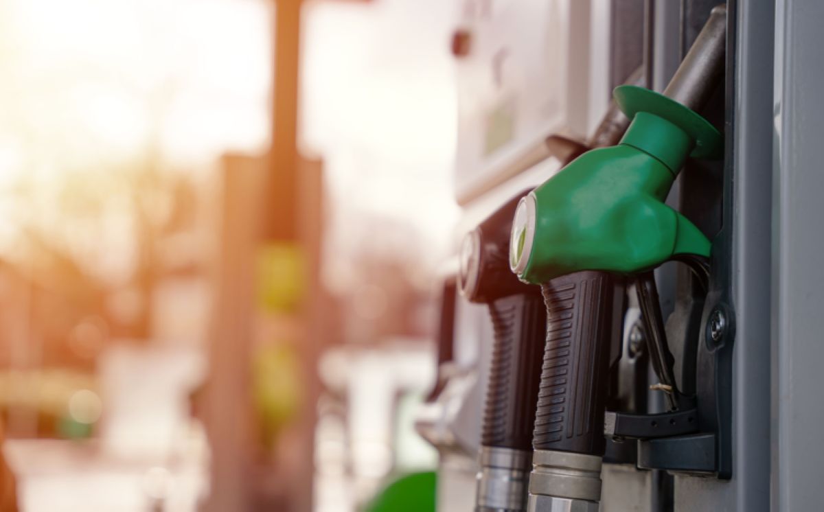 الإمارات.. انخفاض أسعار الوقود لشهر فبراير 2026