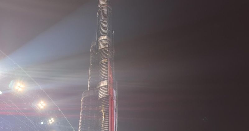 إضاءة برج خليفة بعلم الكويت