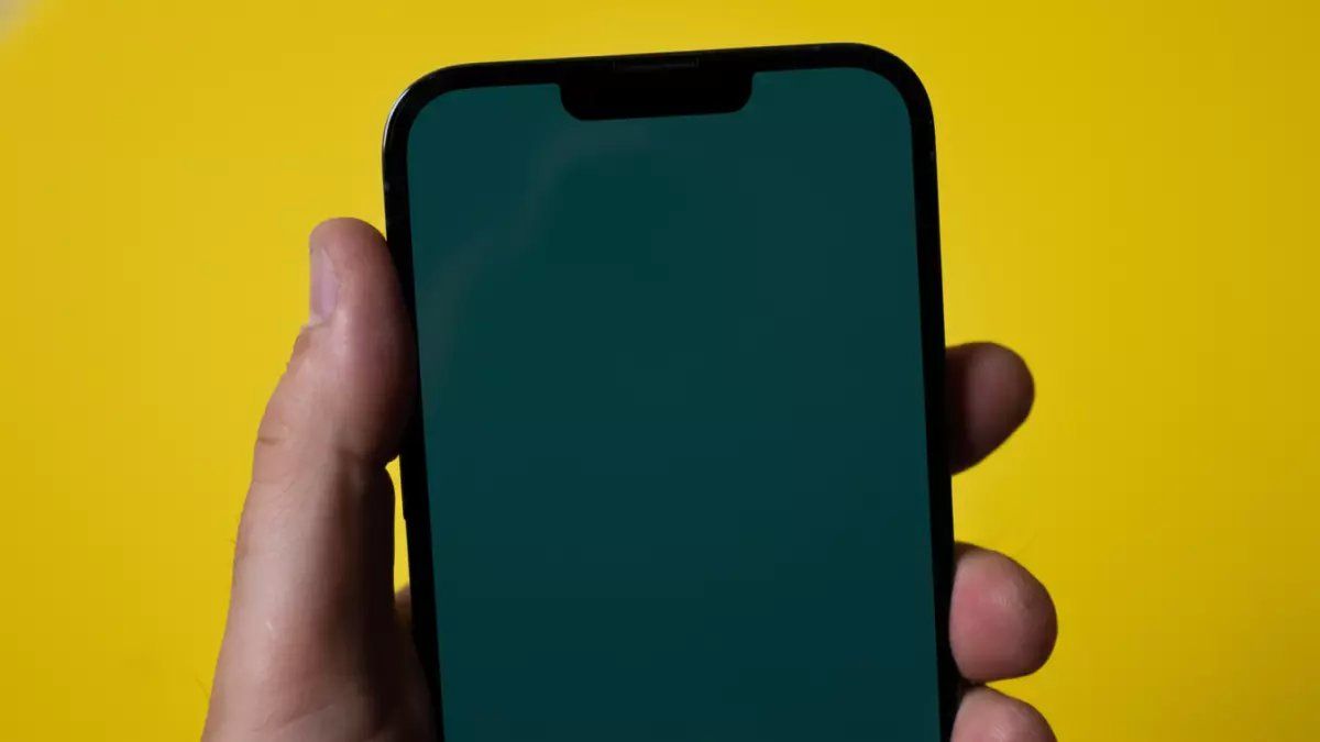 رسمياً: واتساب يوقف دعمه نهائياً لهواتف آيفون وأندرويد القديمة خلال ساعات.. هل جهازك في القائمة الخطيرة؟