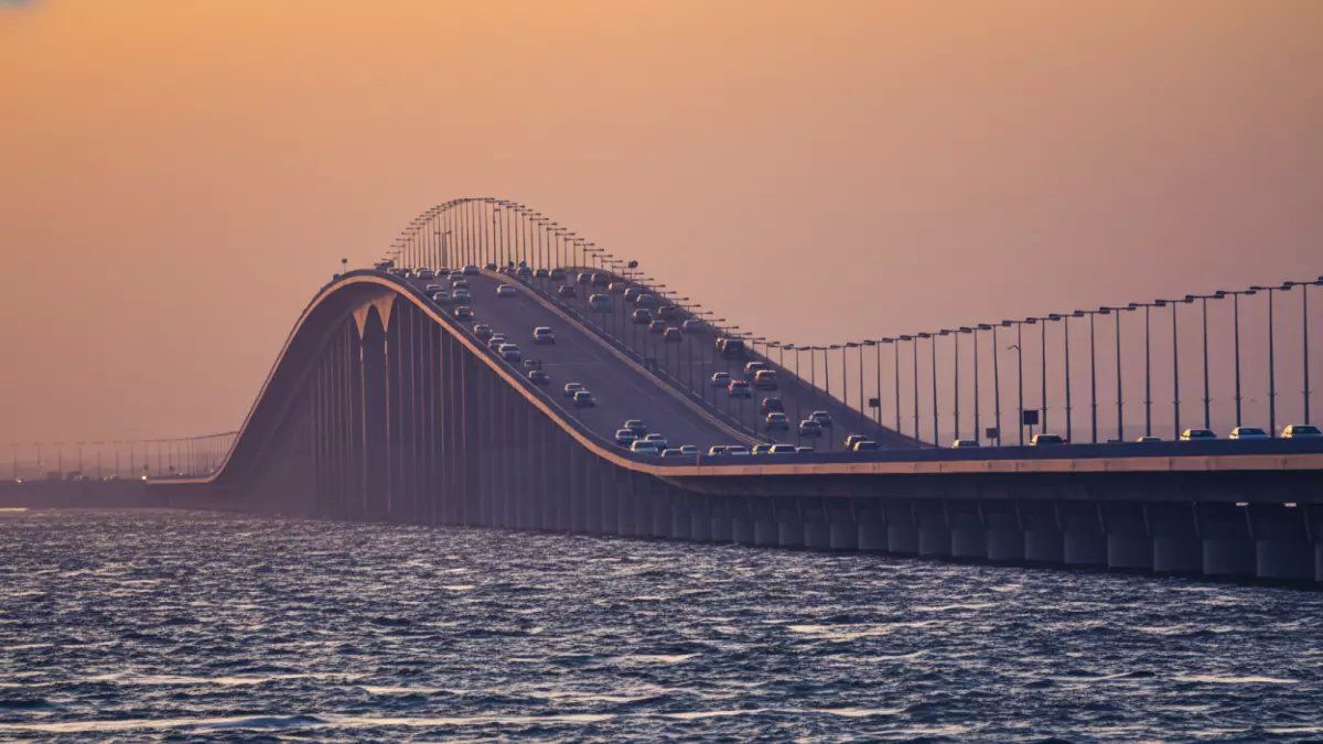 صادم: جسر الملك فهد يفرض رسوم عبور جديدة... هل ستدفع 35 ريال في كل مرة؟