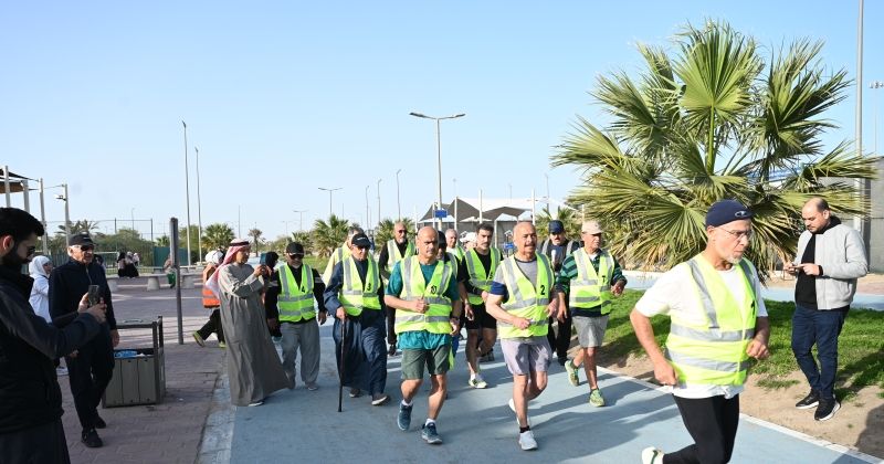 «الكبار» تسابقوا على ممشى «مشرف»