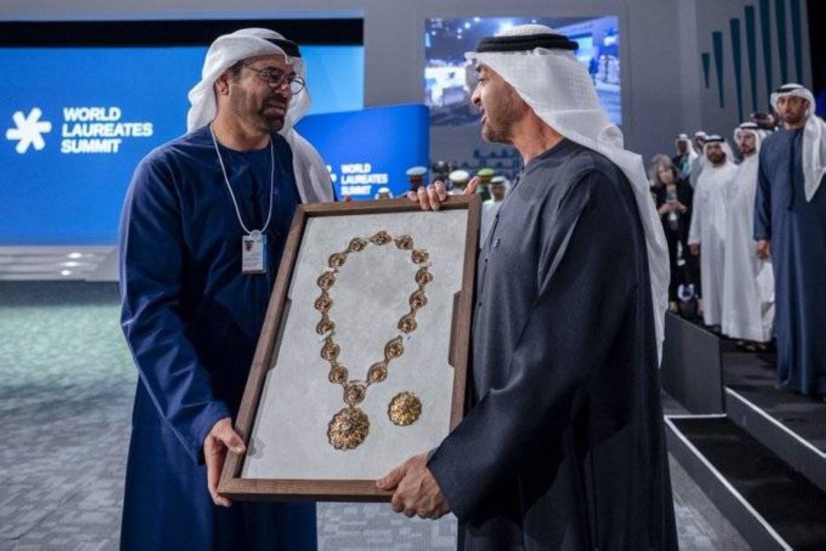 مكتوم بن محمد: محمد القرقاوي ترجم توجيهات القيادة الرشيدة إلى مشاريع ومبادرات رسّخت مكانة الإمارات إقليمياً وعالمياً