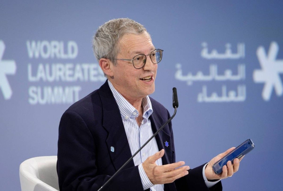 عباقرة العالم من الإمارات: الذكاء الاصطناعي ليس قدراً محتوماً بل خيار مجتمعي والتحولات في الوظائف والسياسات تعتمد على قراراتنا