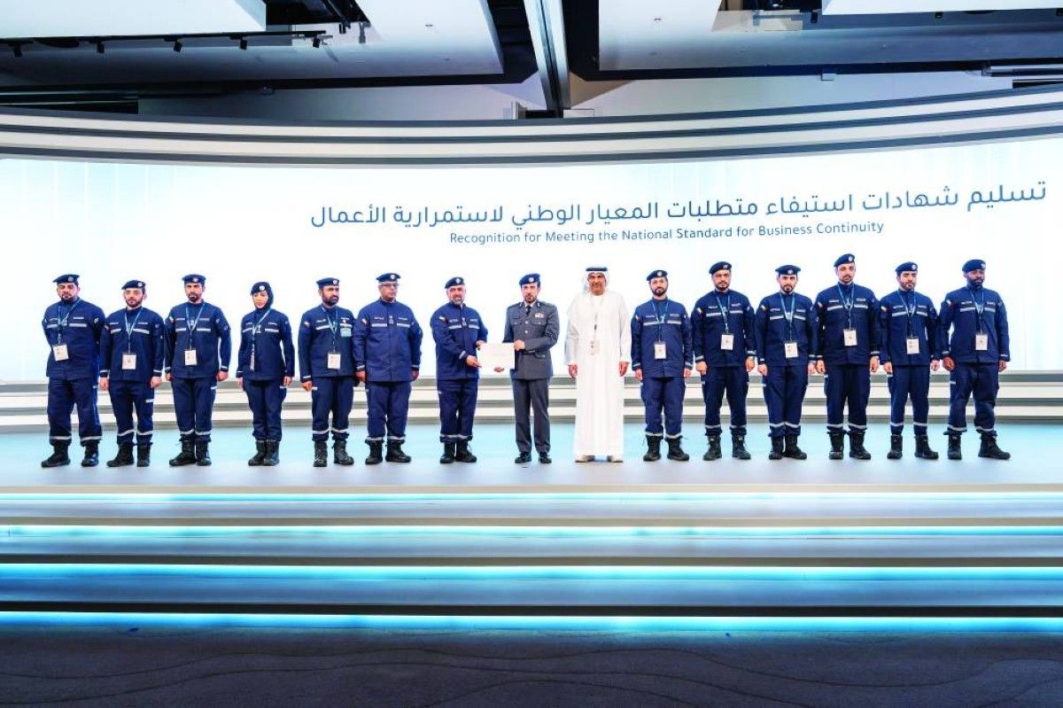 أحمد المهيري يكرم هيئة أبوظبي للدفاع المدني