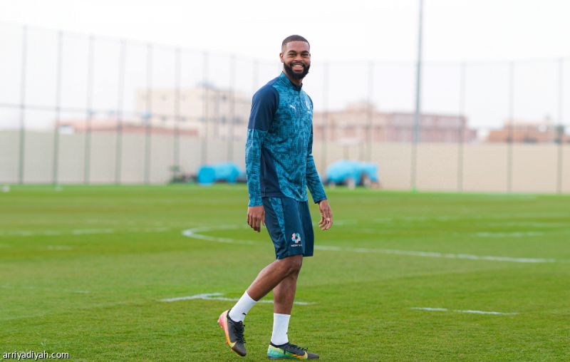 نيوم يعير الخيبري إلى الخليج