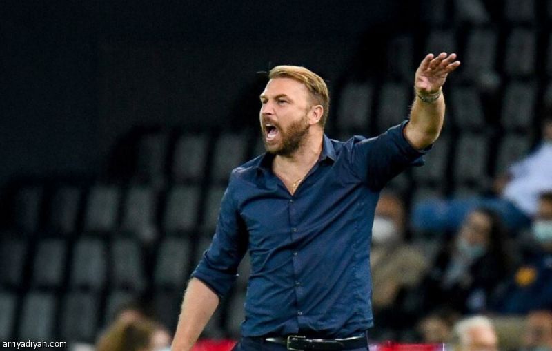 فيرونا يُقيل زانيتي بعد الرباعية