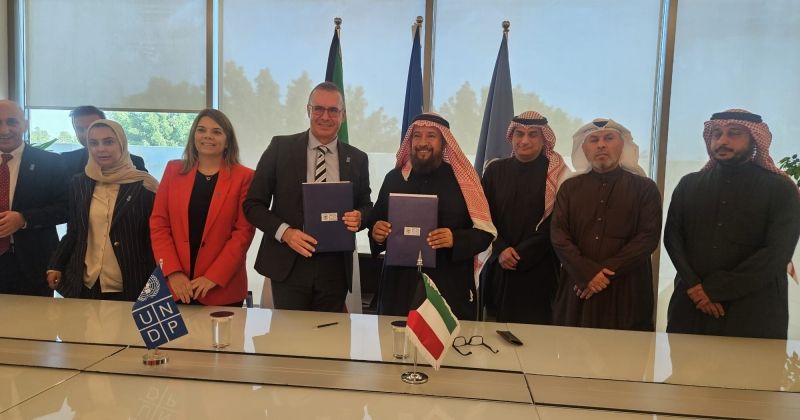 الصالح وسيلييرز بعد توقيع الاتفاقية