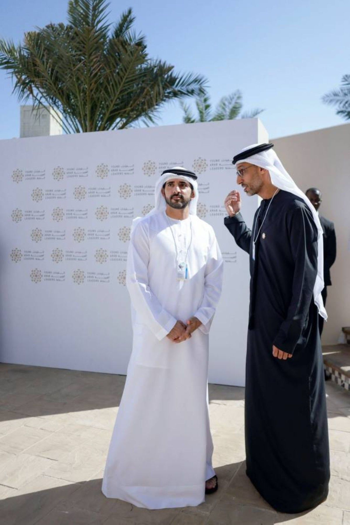 حمدان بن محمد يشهد جانباً من أعمال "منتدى القيادات العربية الشابة"