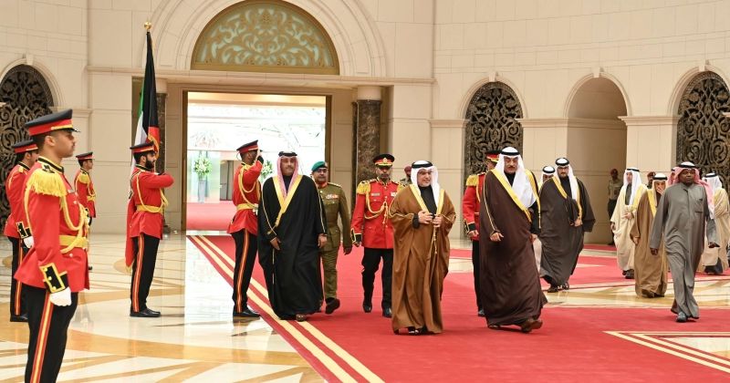 ولي العهد رئيس مجلس الوزراء في مملكة البحرين يصل إلى الكويت في زيارة رسمية