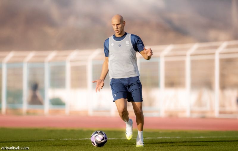 بيتروس يغادر الأخدود.. والسالم يرحل إلى الخليج