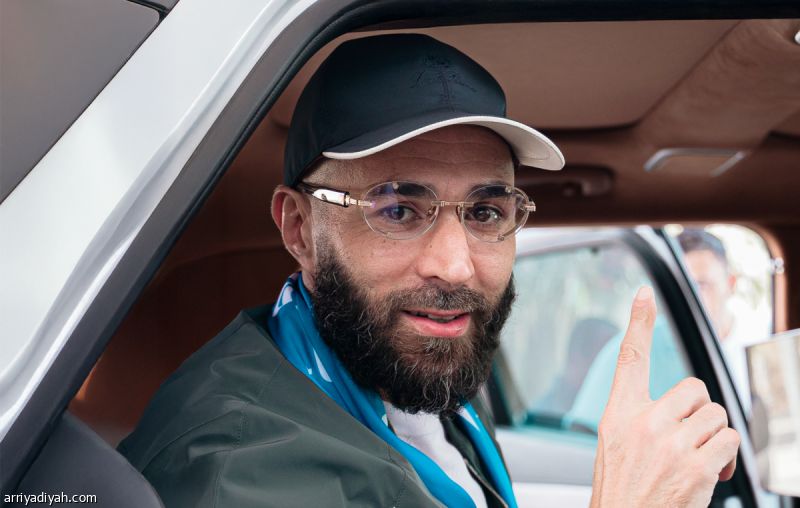 بنزيما يصل إلى الرياض.. ويظهر أمام الأخدود