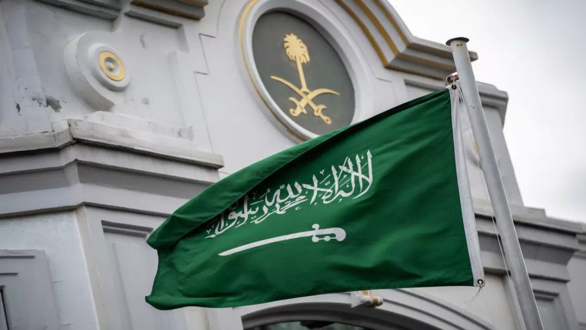 رسمياً: السعودية ترحل 12 ألف شخص وتفرض عقوبات تصل لـ15 عام سجن ومليون ريال غرامة - التفاصيل الخطيرة!