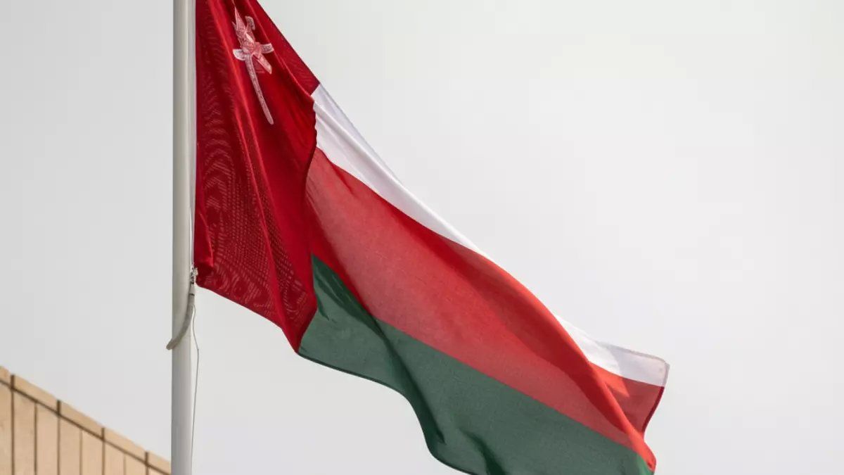 رسمياً: 6 أيام إجازة طارئة بمرتب كامل وفق قانون العمل العُماني الجديد… والحد الأدنى للأجر 3 ريالات للساعة!